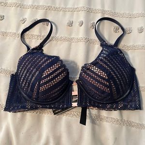 VICTORIA SECRET LINED PLUNGE BRA